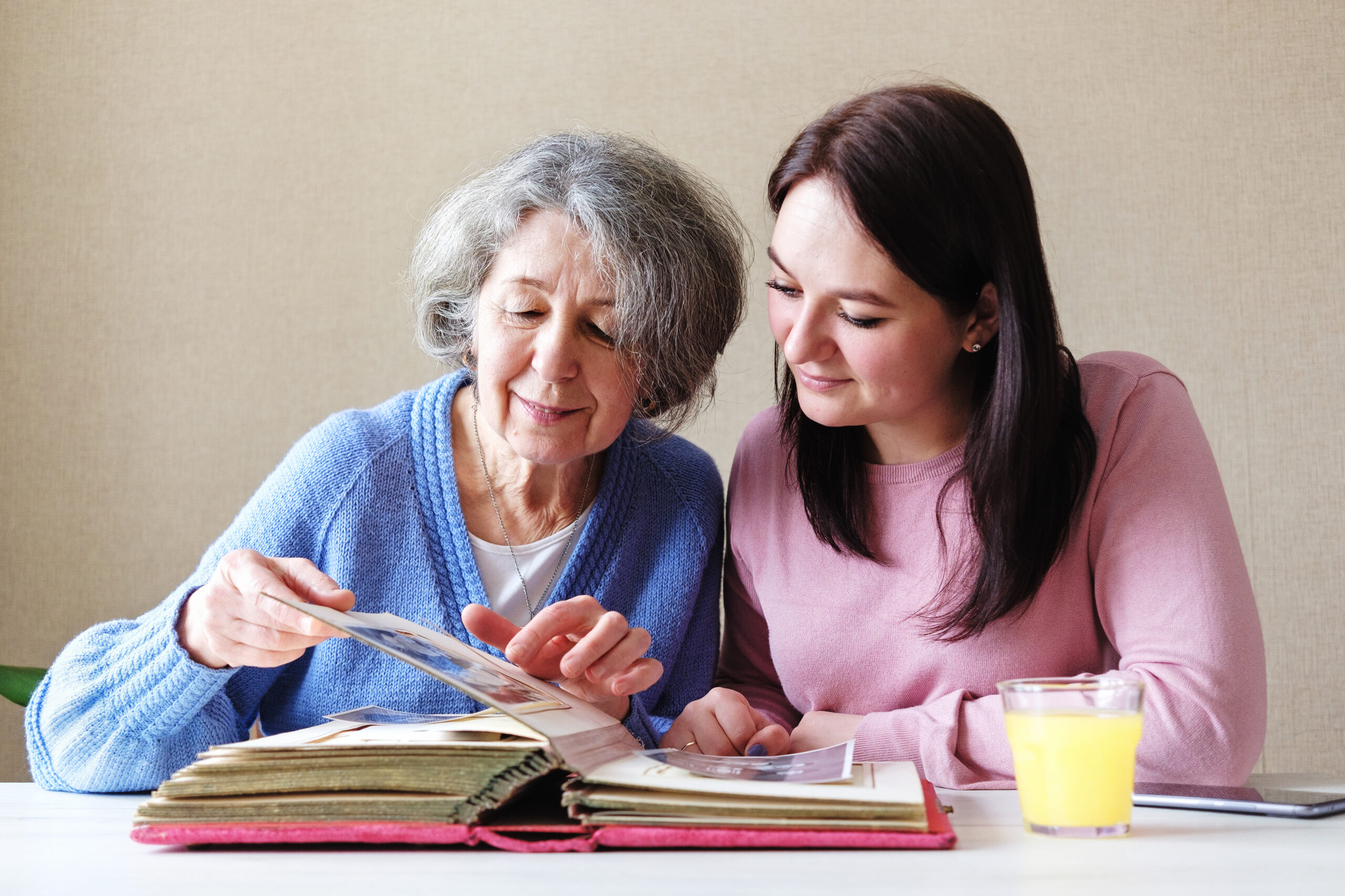 Volunteer spending meaningful time with an elderly hospice patient through companionship and support