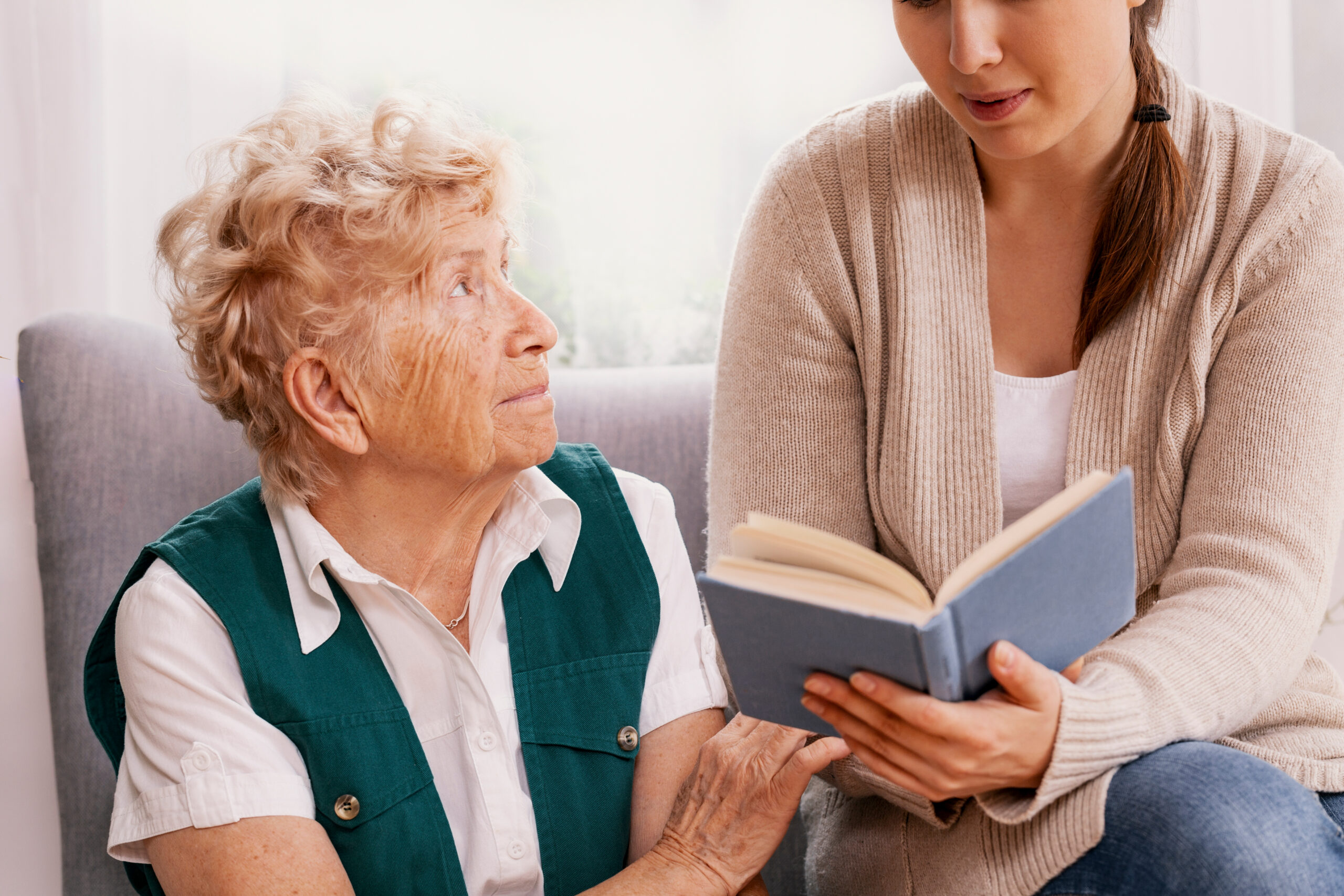 Hospice volunteer spending meaningful time with an elderly patient through companionship and support